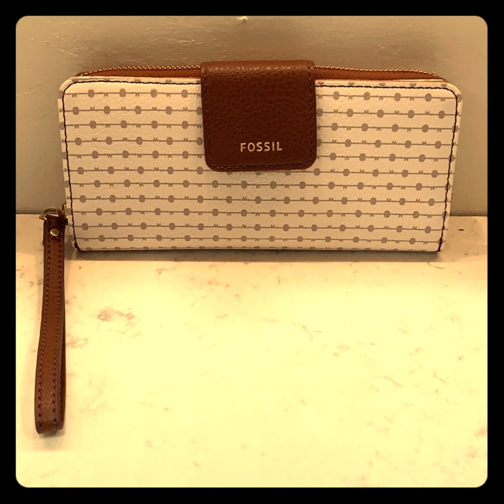Brand new, never used Fossil wristlet & wallet.